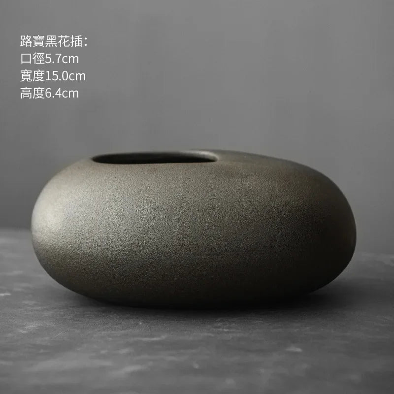 Zen Pebble – Handcrafted Wabi-Sabi Stoneware Vase